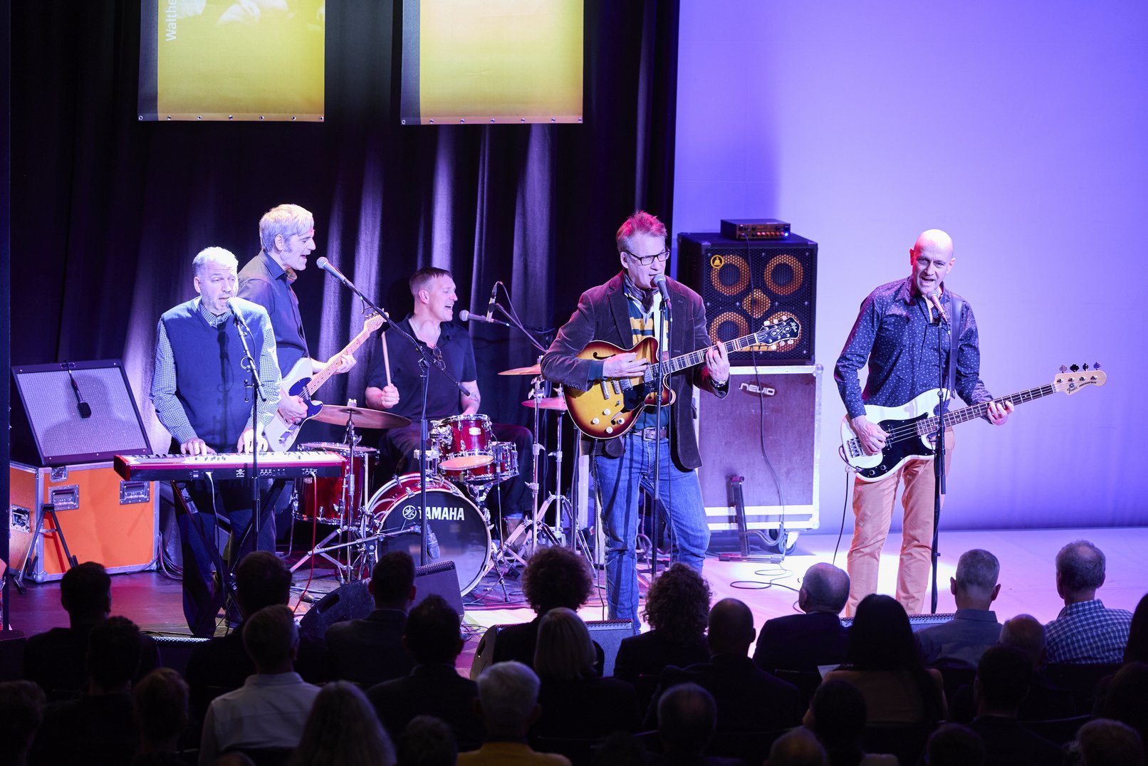 Die Band "Die Liga der gewöhnlichen Gentlemen" begleitete den Abend. Ein 5-Mann-Band mit Schlagzeug, Keyboard, Bass und zwei Gitarren.