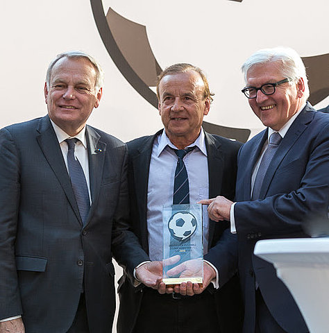 Zum Artikel: Gernot Rohr ist Fußball Botschafter 2016