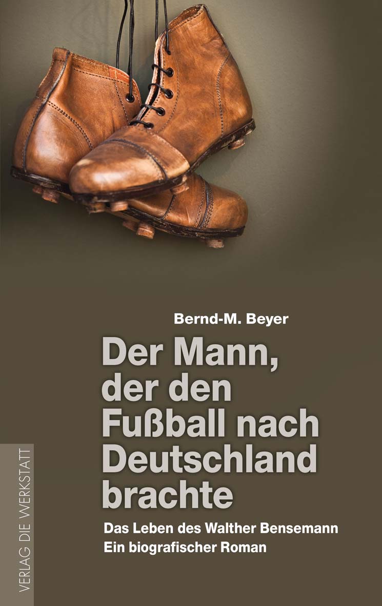 Buchcover Der Mann, der den Fußball nach Deutschland brachte - Das Leben des Walther Bensemann. Ein biografischer Roman. Erweiterte Neuauflage von Bernd-M. Beyer